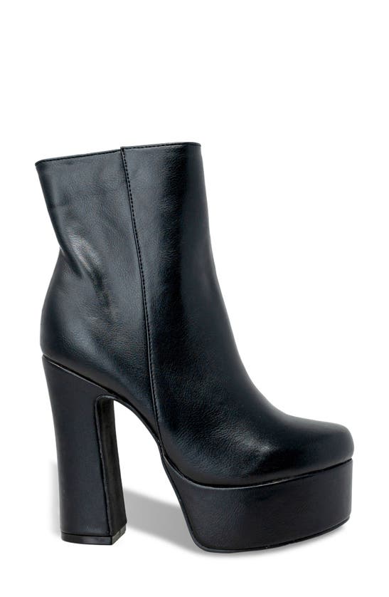 Chase & Chloe Chunky Platform Boot In Black Pu