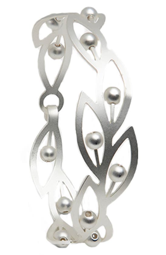 Saachi Imitation Pearl Botanical Hook Bracelet In Metallic