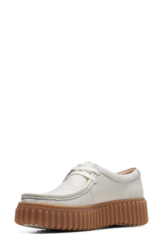 Clarks Torhill Bee In Off White Leather