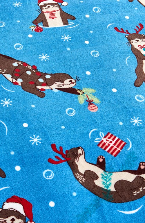 Woven & Weft Holiday Theme Reversible Faux Shearling Throw Blanket In Otters In Snow