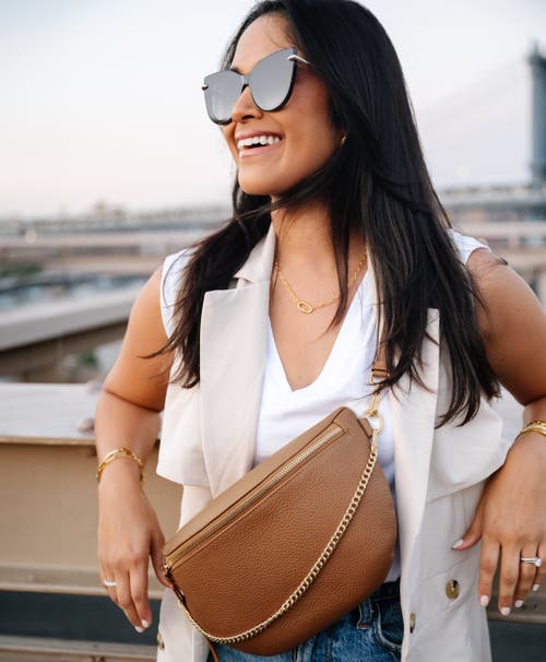 Gigi New York Beck Sling Leather Shoulder Bag In Tan