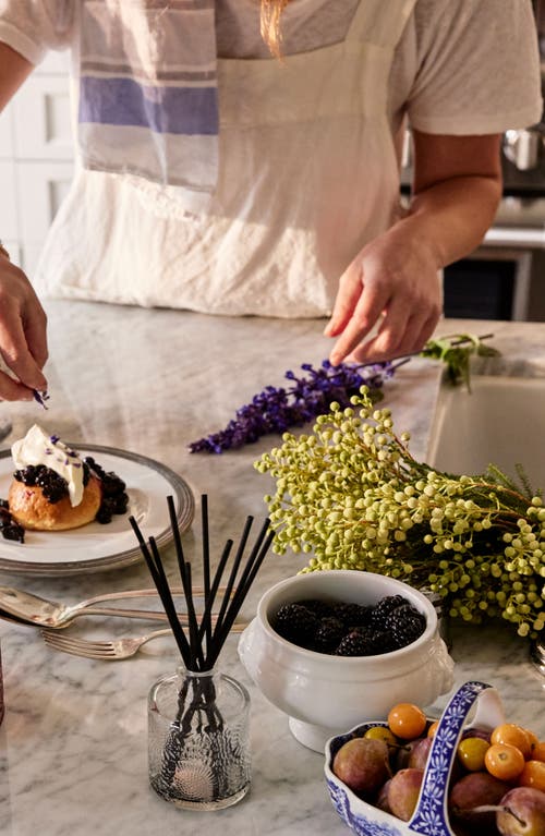 Voluspa Foraged Wildberry Reed Diffuser In Foraged Wildberry