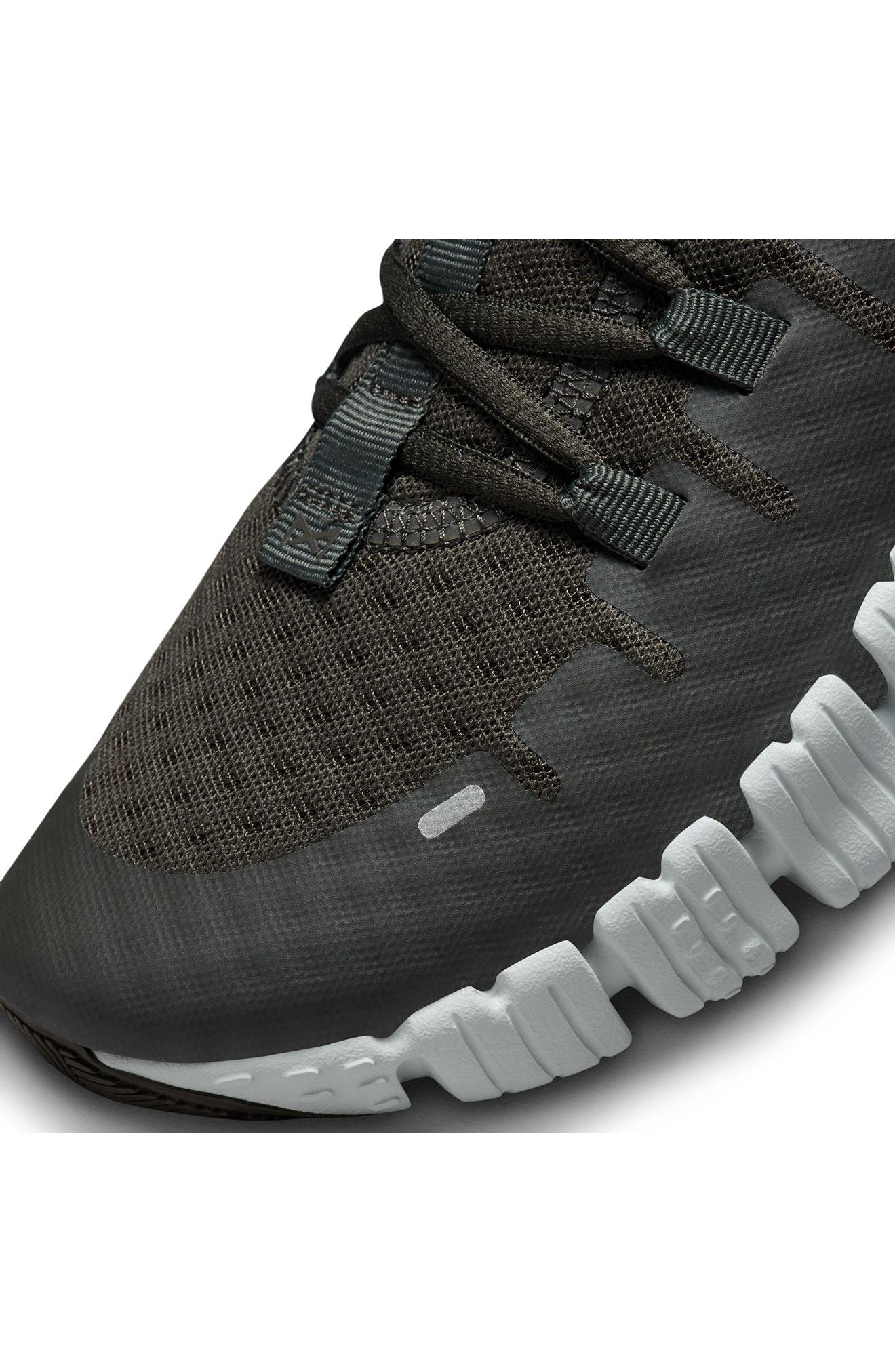 Nike Free Metcon 5 Training Shoe in Sequoia/High Voltage 