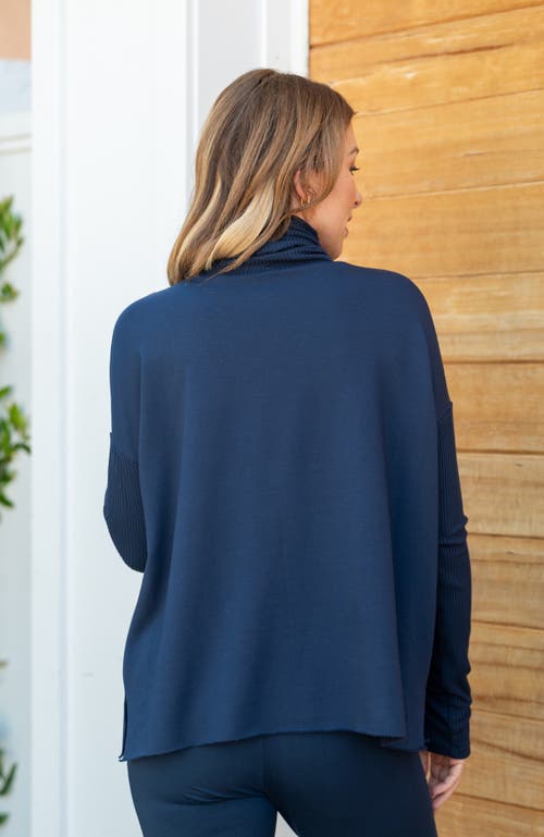 Jjwinks Built-in Shelf Fleece Turtleneck With Rib Details In Navy