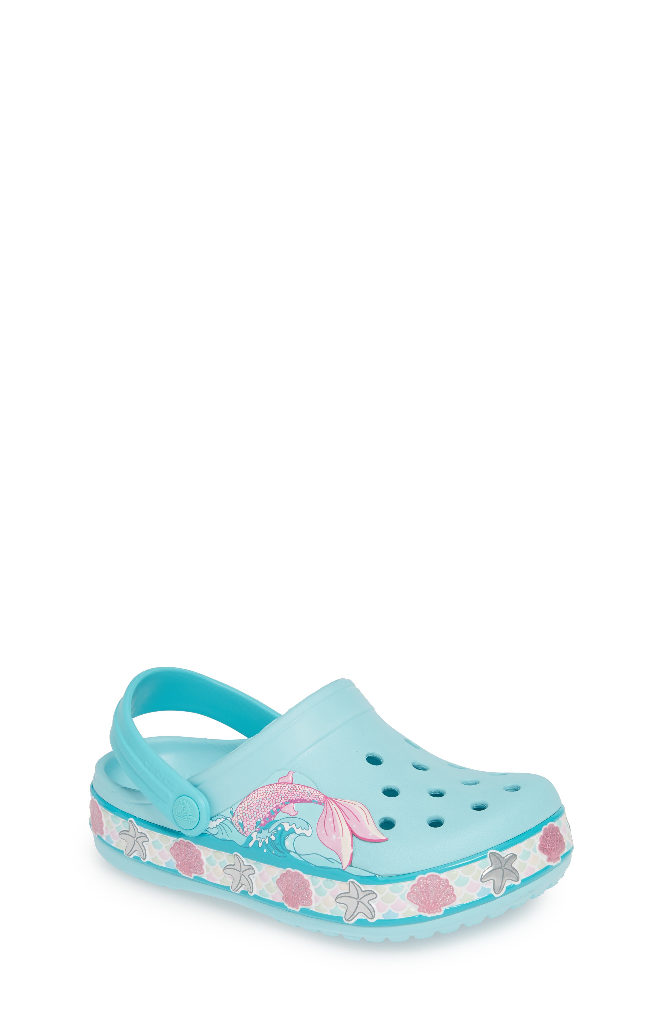 baby with crocs