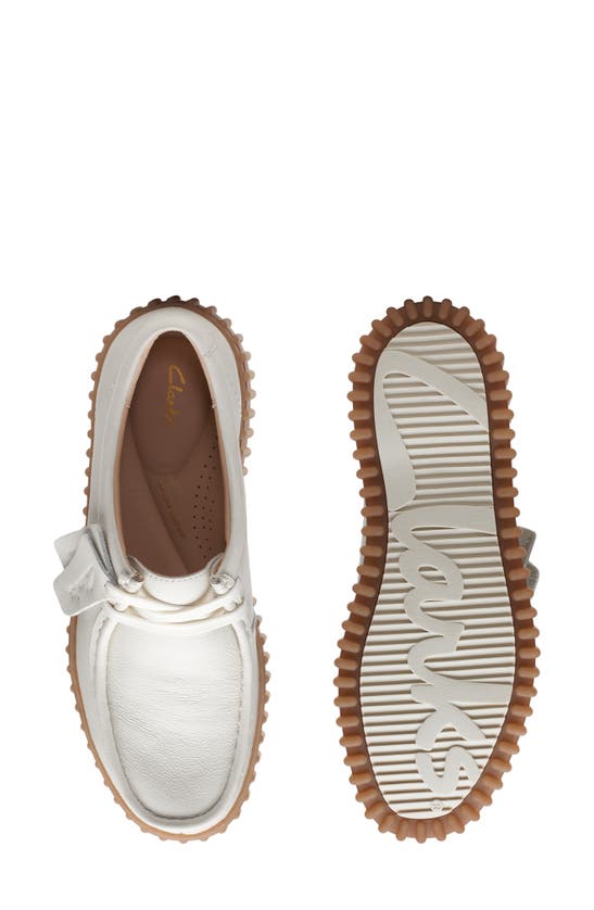 Clarks Torhill Bee In Off White Leather