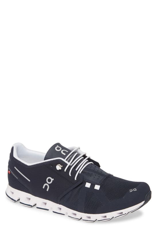 On Cloud 5 Running Shoes In Navy/ White