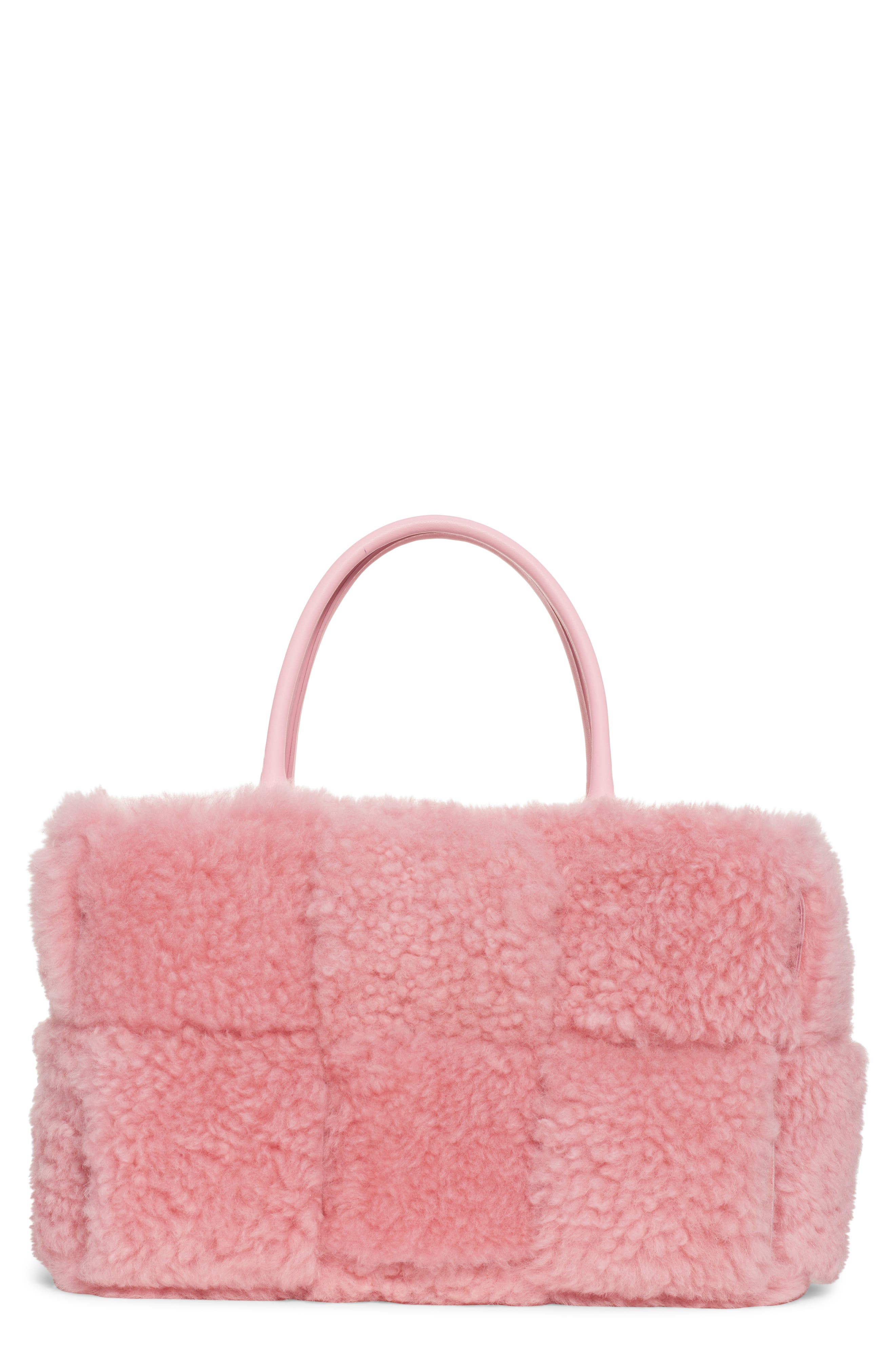 rogue tote in signature shearling