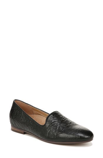 Vionic Willa Ii Loafer In Black Crinkle Nappa