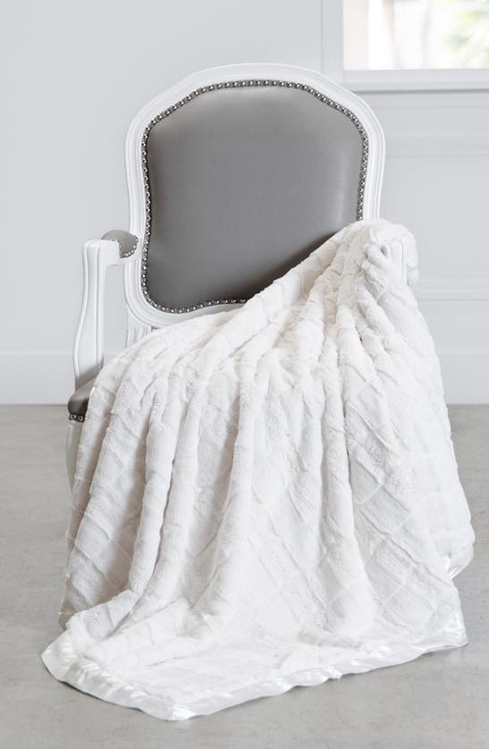 Giraffe At Home Luxe Waterfall Xl Throw In Cream