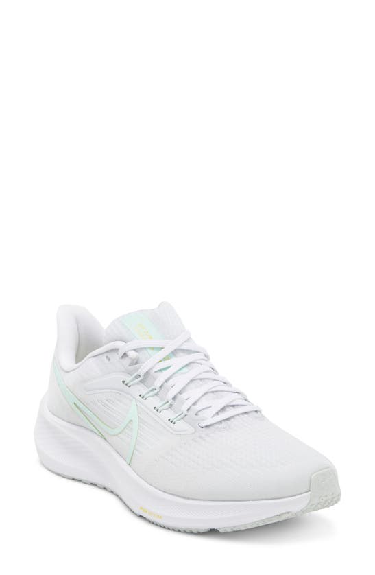 Nike Air Zoom Pegasus 39 Running Shoe In White/ Mint/ Platinum