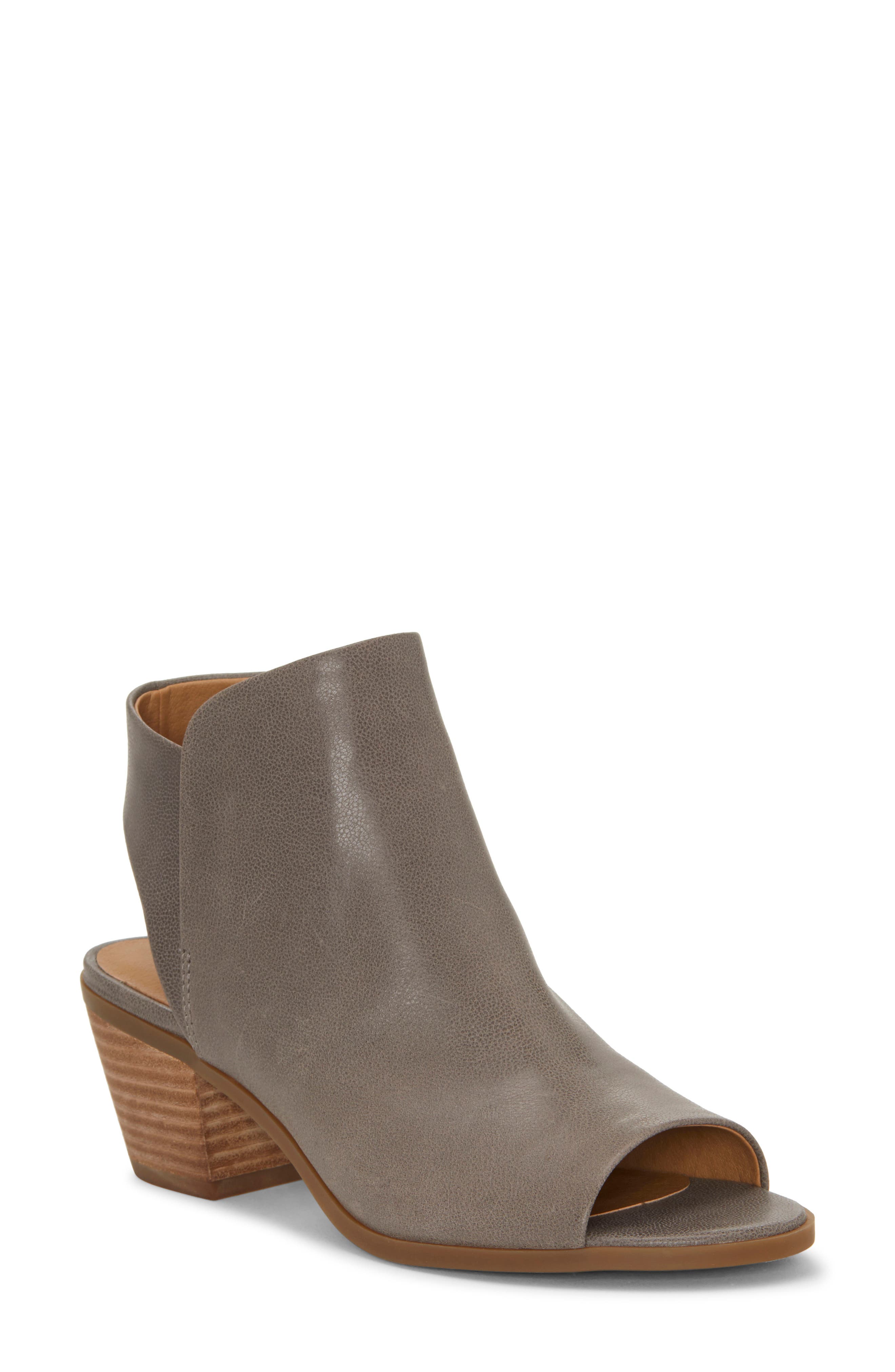 Lucky Brand Baaka Shield Sandal, Metallic