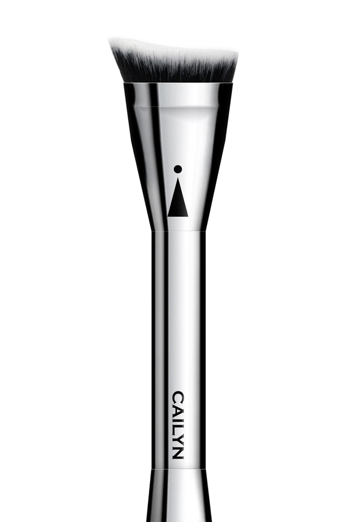 Cailyn Cosmetics Icone 13 Angled Contour Brush In Black / Silver