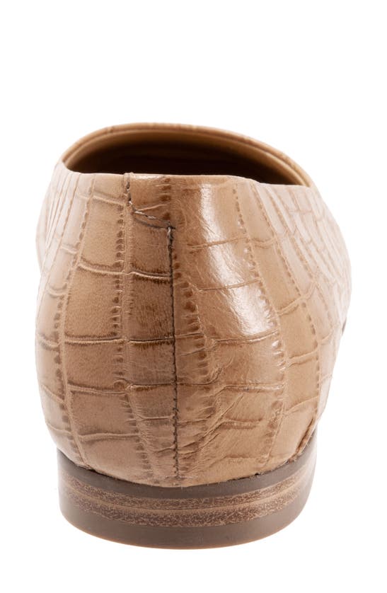 Trotters Honor Flat In Bone Leather