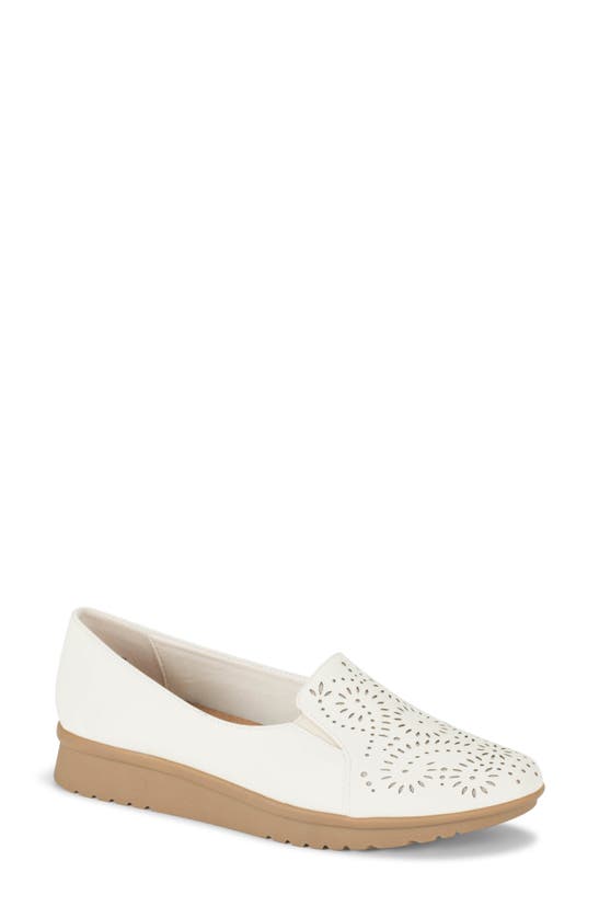 Baretraps Amry Laser-cut Flat In Cream