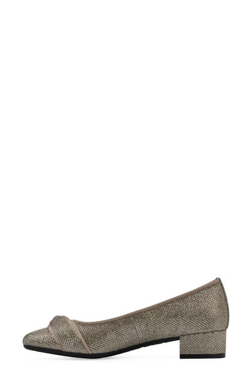 Cliffs By White Mountain Bordeaux Pump In Gold Glitter Fabric