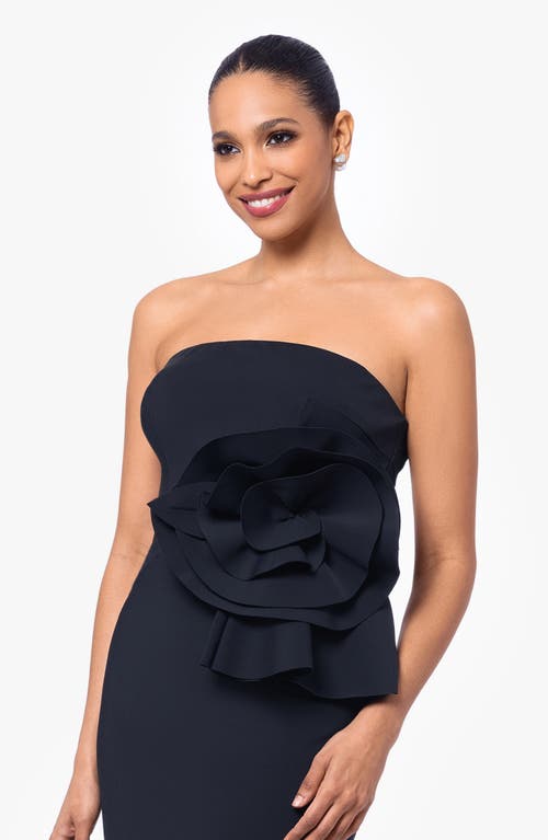 BETSY & ADAM BETSY & ADAM ROSETTE DETAIL STRAPLESS GOWN 