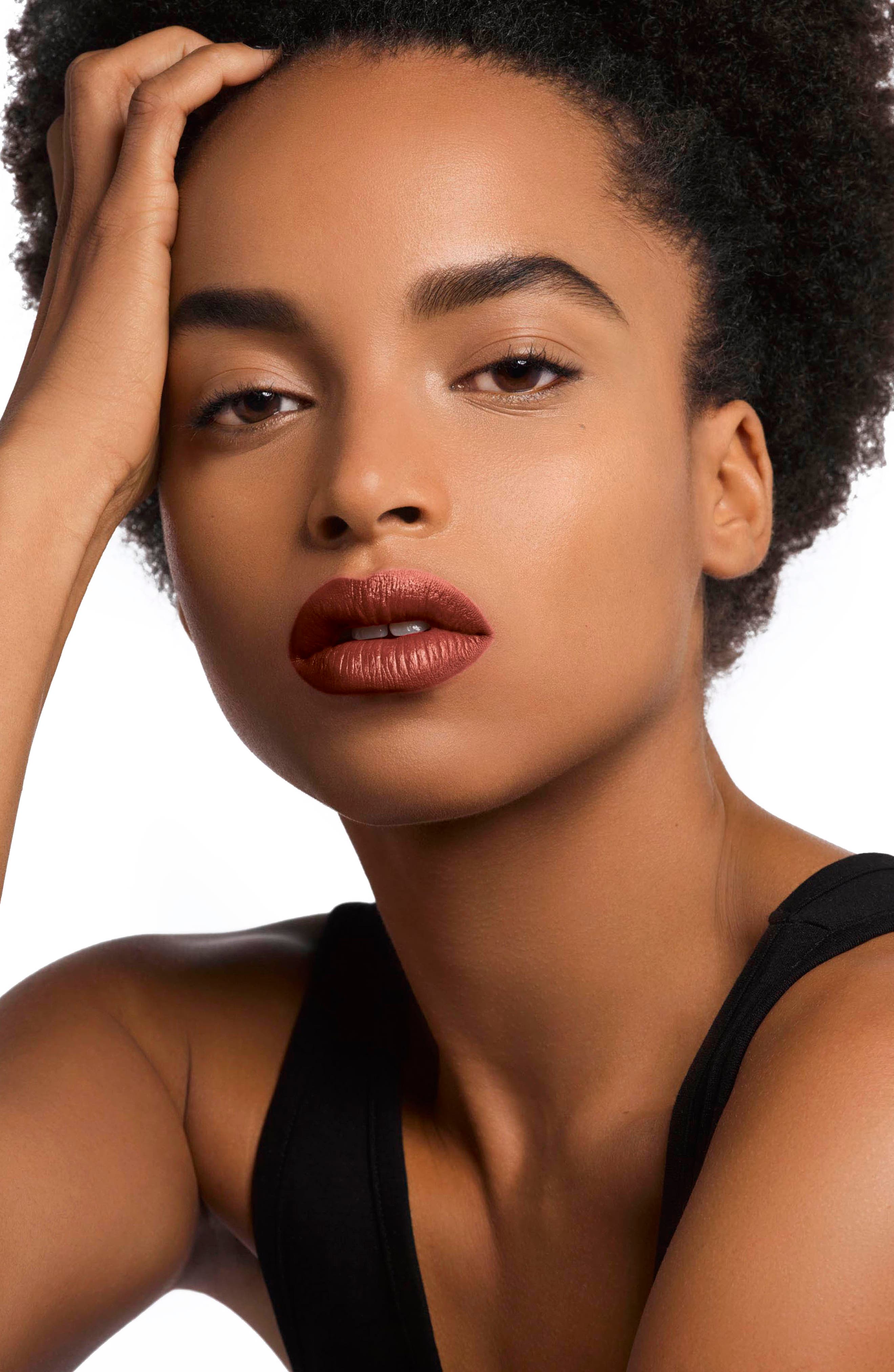 zoe kravitz lipstick