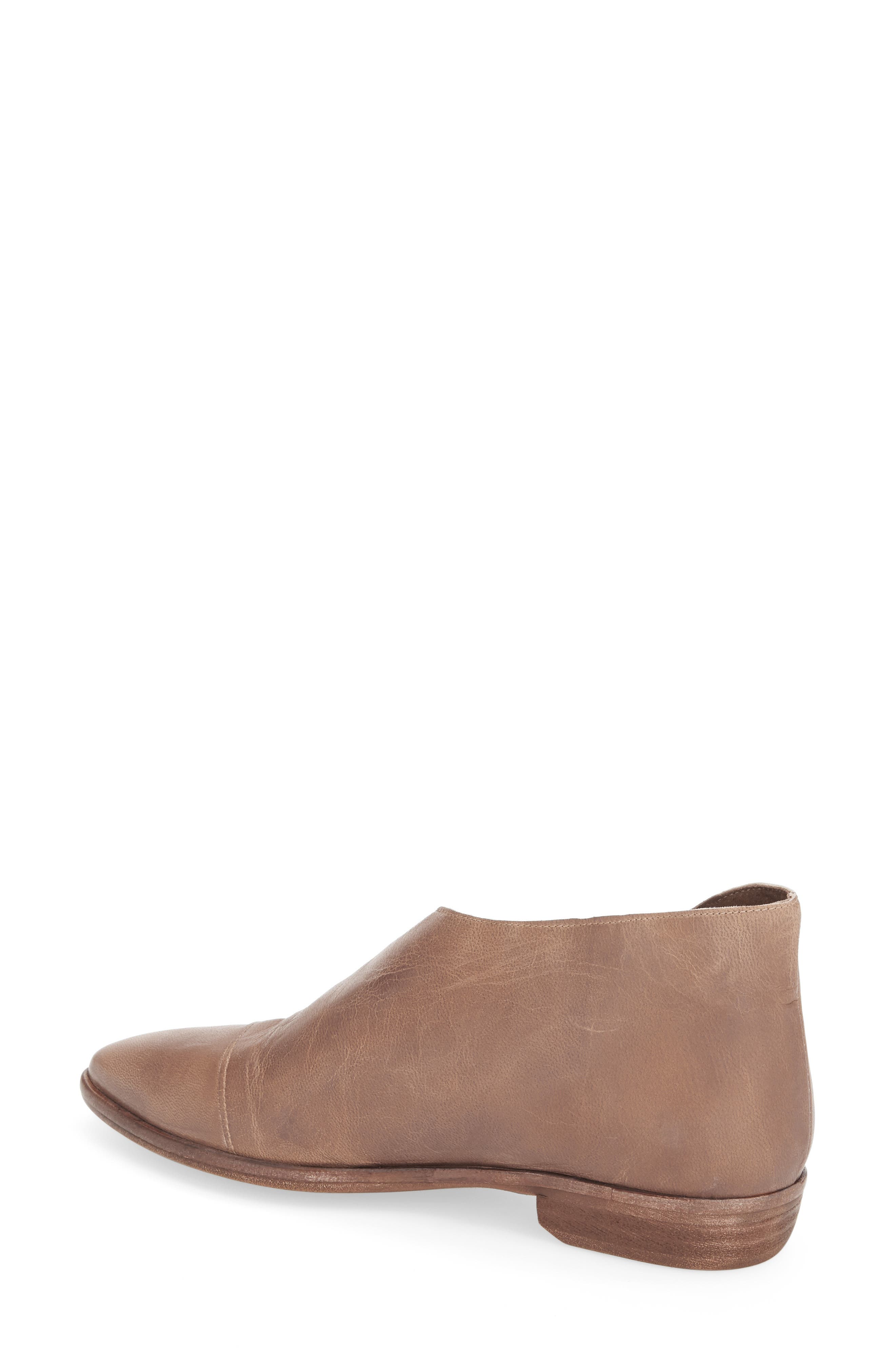 royale flat shoe