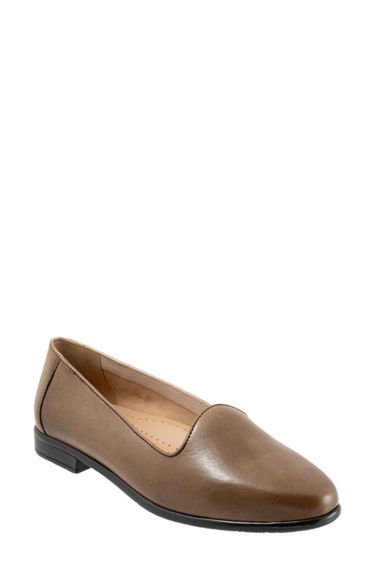 Trotters Liz Lux Flat In Brown