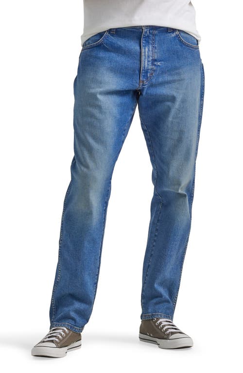 Relaxed Tapered Jeans in Seventeen