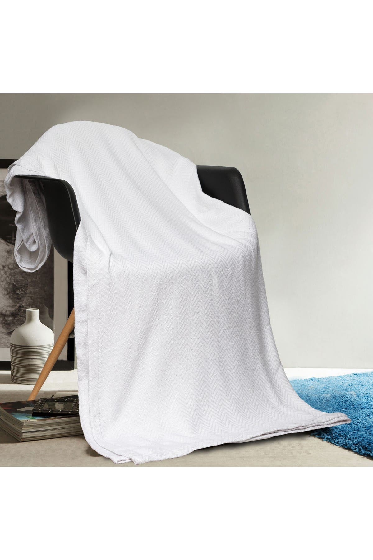 white cotton throw blanket