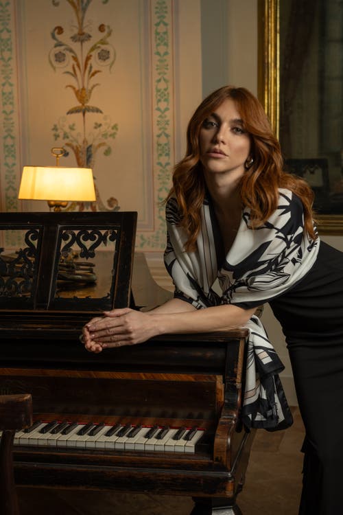 Elizabetta Cara In Black