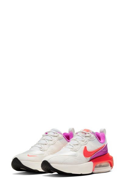 Nike Air Max Verona Sneaker In White/ Crimson/ Sail/ Magenta