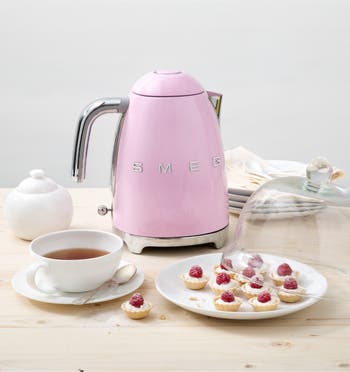  Smeg KLF03RGUS 50's Retro Style Aesthetic Electric Kettle with  Embossed Logo, Rose Gold: Home & Kitchen
