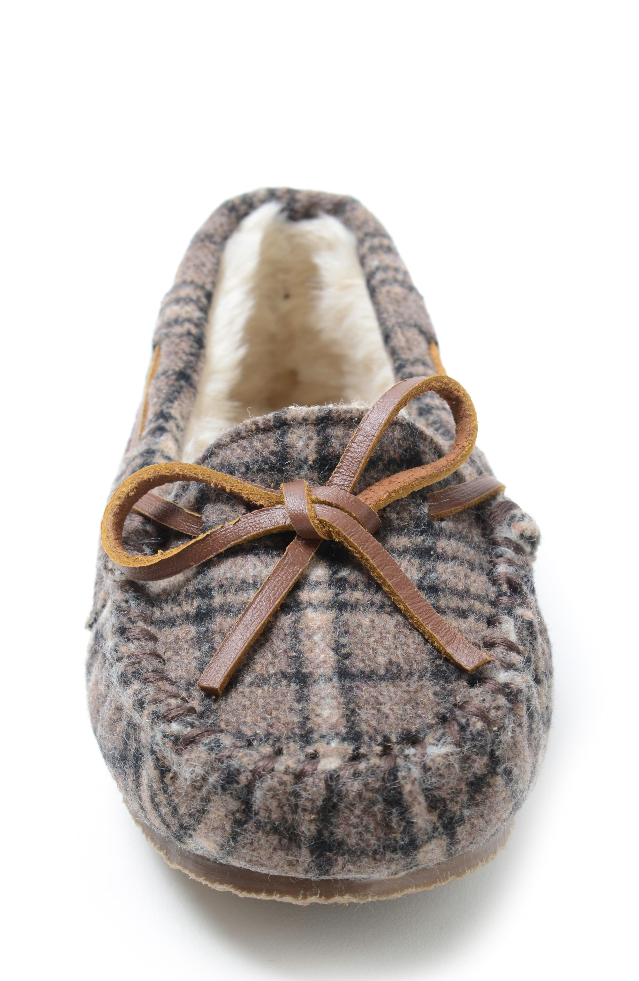 minnetonka cassie slipper