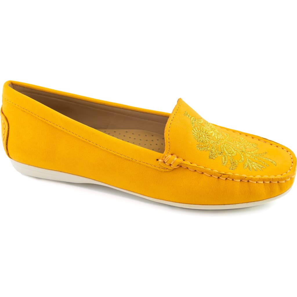 Driver Club Usa Nashville Embroidered Driving Loafer In Cheddar Nubuck/white Sole