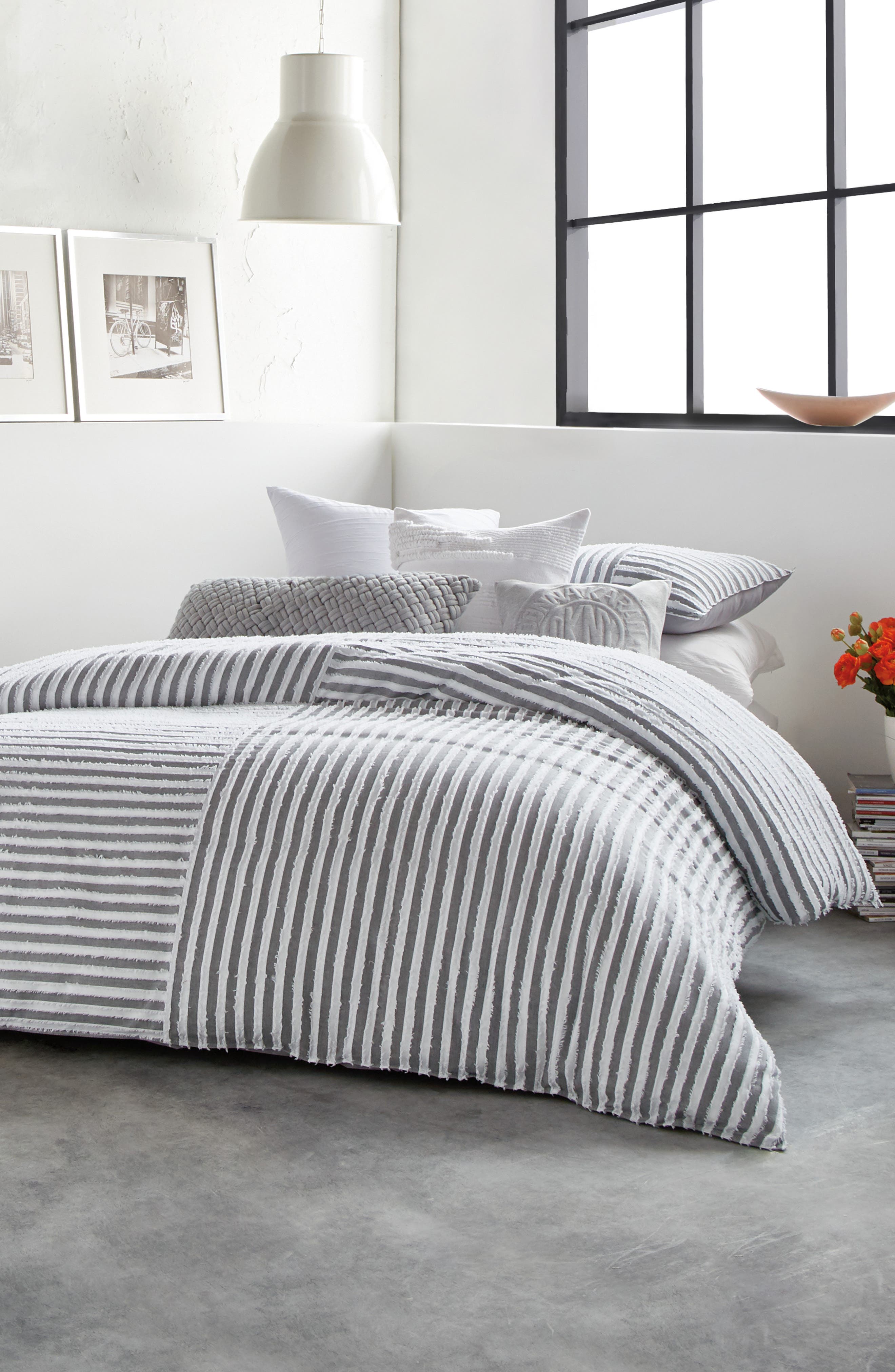 DKNY Clipped Square Cotton Comforter & Sham Set in Grey at Nordstrom, Size Queen