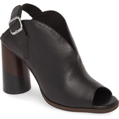 42 Gold Look At Me Slingback Shield Sandal, Black