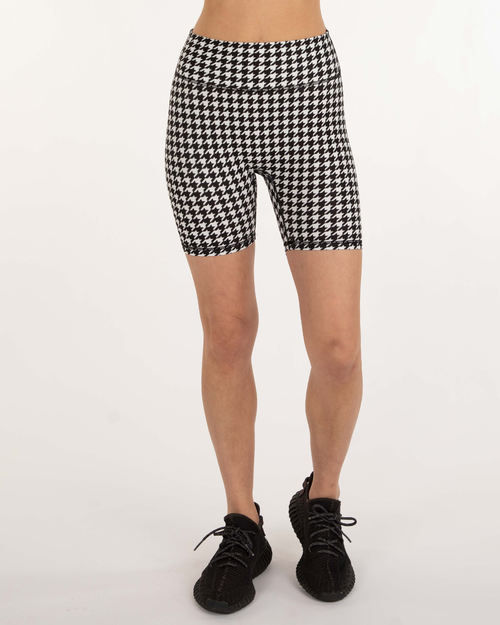 Rebody Active Hybrid Fleece Biker Shorts High Waist 6" In White/black