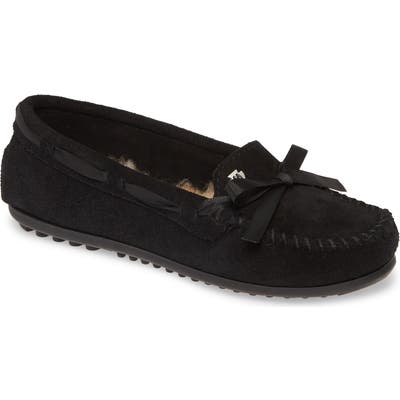 Minnetonka Cloud Genuine Shearling Lined Moccasin, Black