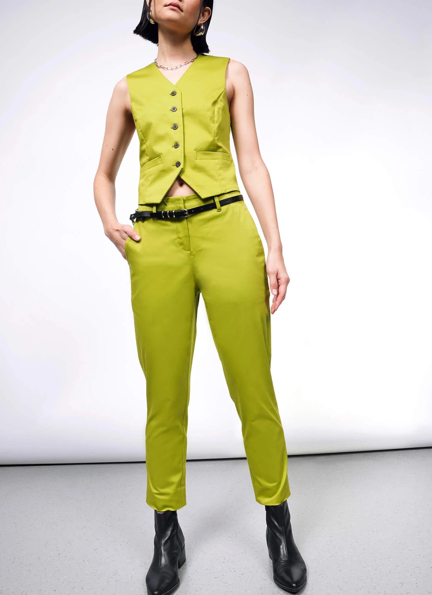 WILDFANG The Essential Slim Crop Pant in Pickle Cover