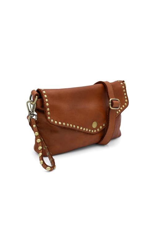 Bolsa Nova Aria Envelope Crossbody In Cognac