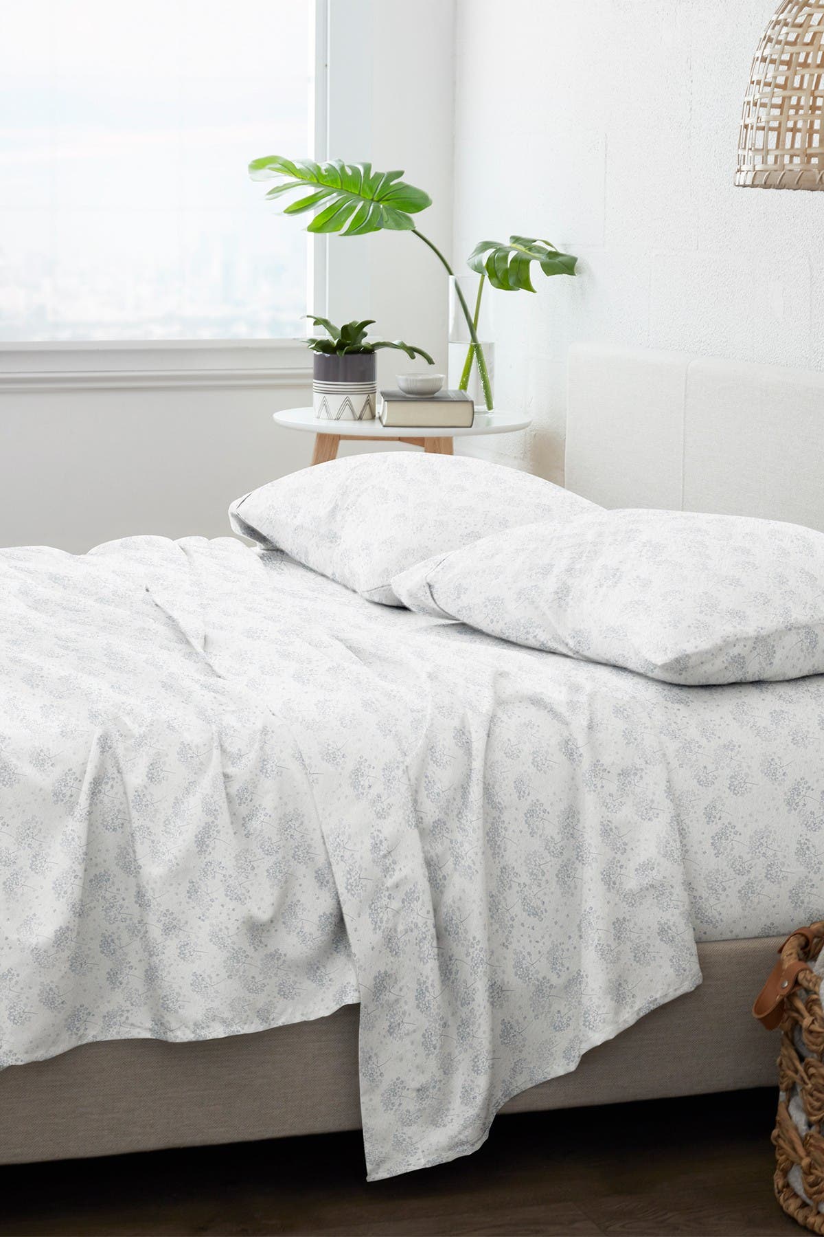 Ienjoy Home Home Collection Premium Flower Bunch 4-piece Flannel Bed Sheet Set In Light Blue