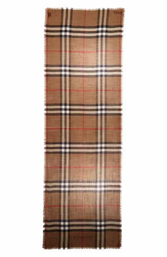 Burberry Classic Cashmere Check Heart Scarf in Red