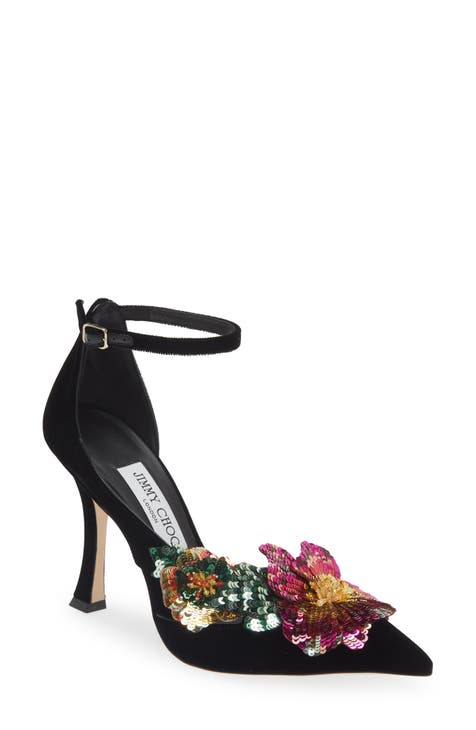 Pointed toe pumps and heels in black velvet