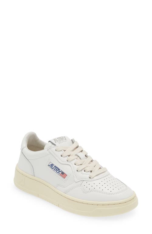 Autry Medalist Low Sneaker In White/white