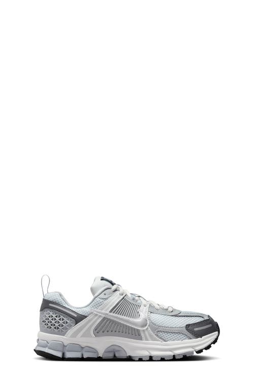 Nike Zoom Vomero 5 Sneaker In Platinum/metallic Silver