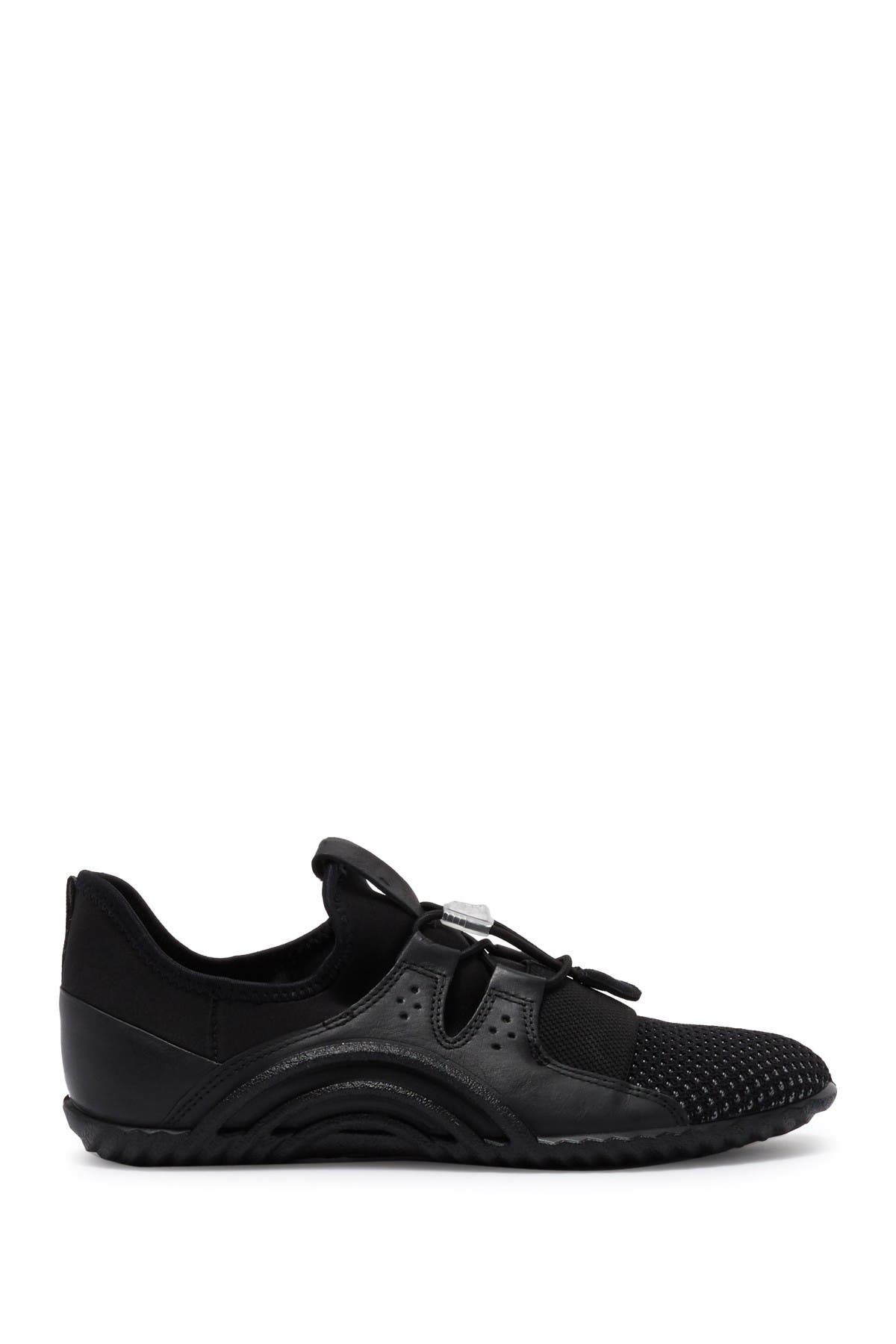 ecco vibration toggle sneaker