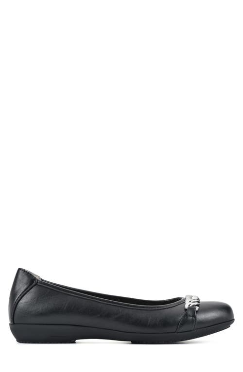 Cliffs By White Mountain White Mountain Charmed Flat In Black/smooth