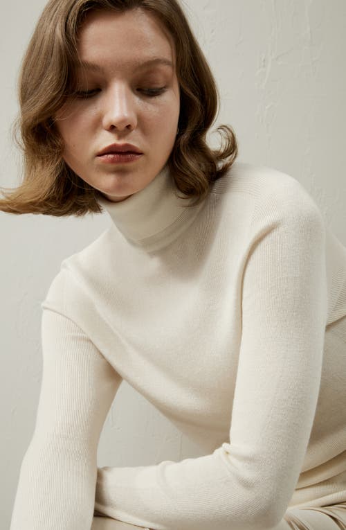 Lilysilk Seamless Silk-cashmere Blend Turtleneck Sweater In White