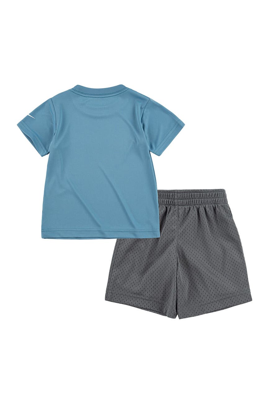 Nike | Awesome T-Shirt & Shorts Set | Nordstrom Rack