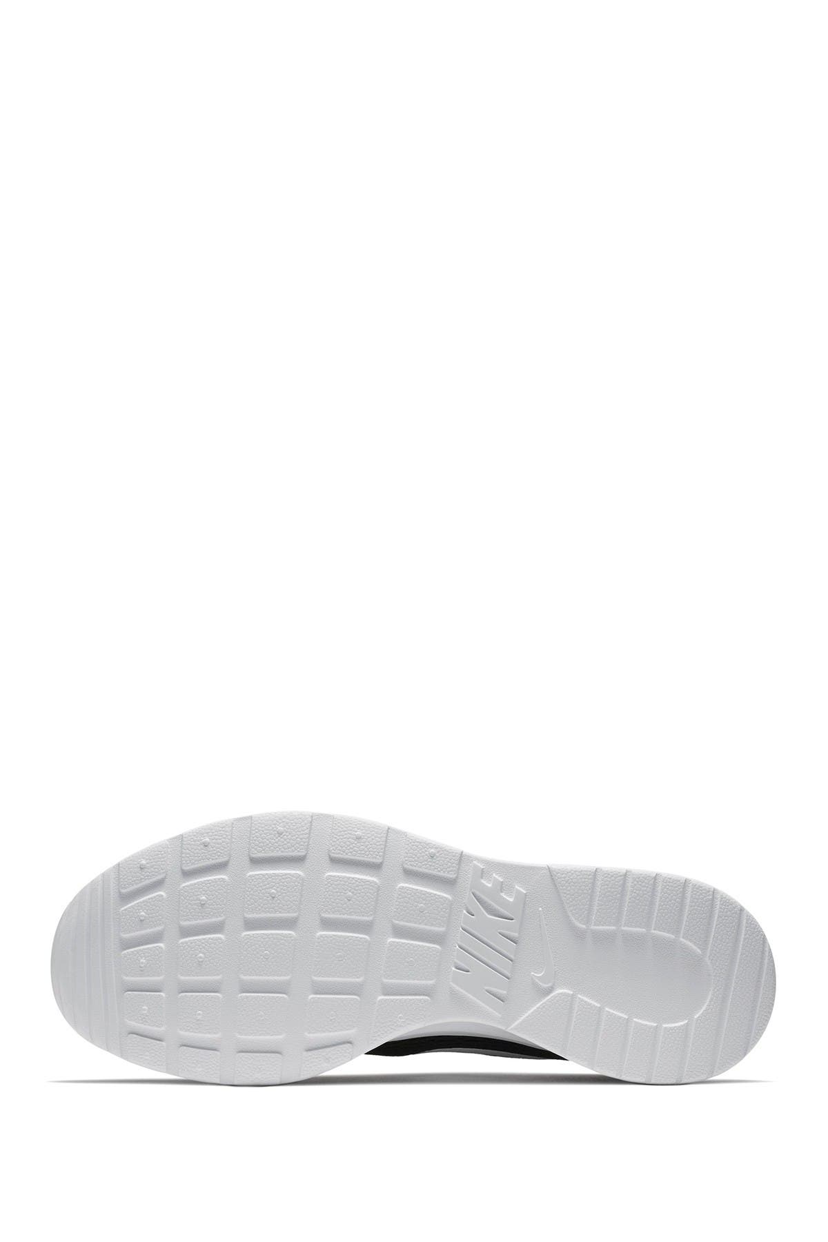women's nike tanjun wide width
