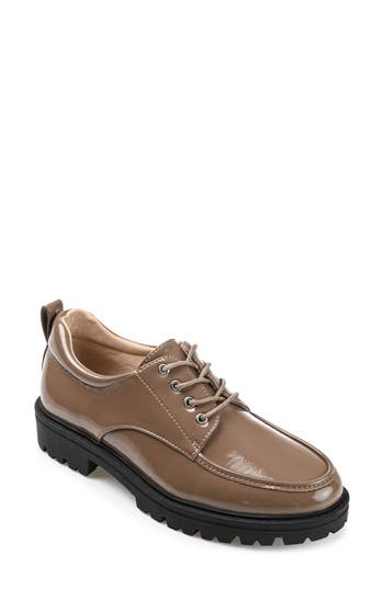 Journee Collection Zina Lug Sole Derby In Taupe