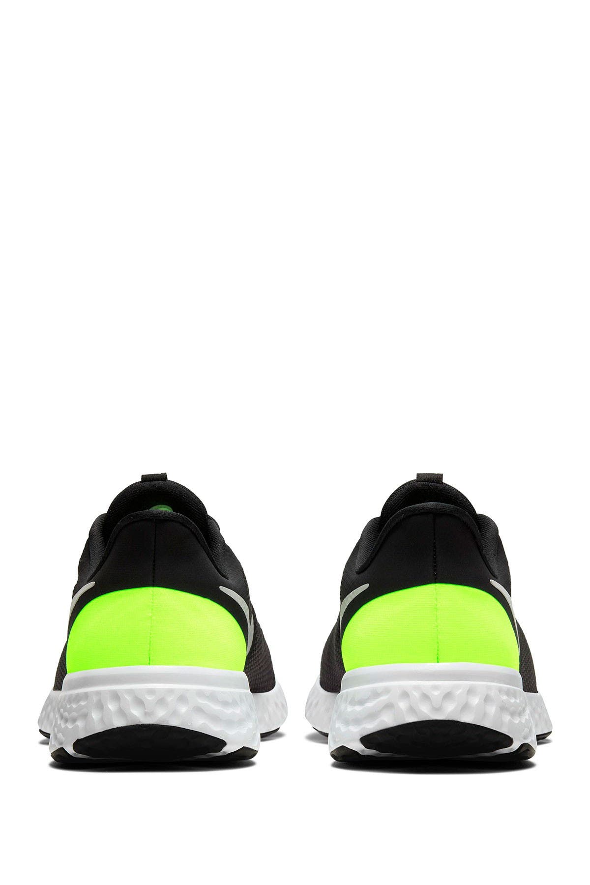 nike revolution 5 4e