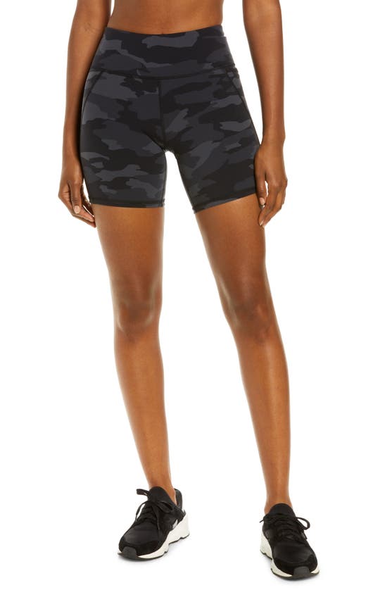 Sweaty Betty Power 6 Bike Shorts In Black Tonal Camo Print